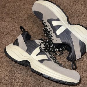 VEJA VENTURI SNEAKER size 8.5 blue gray/black women’s
